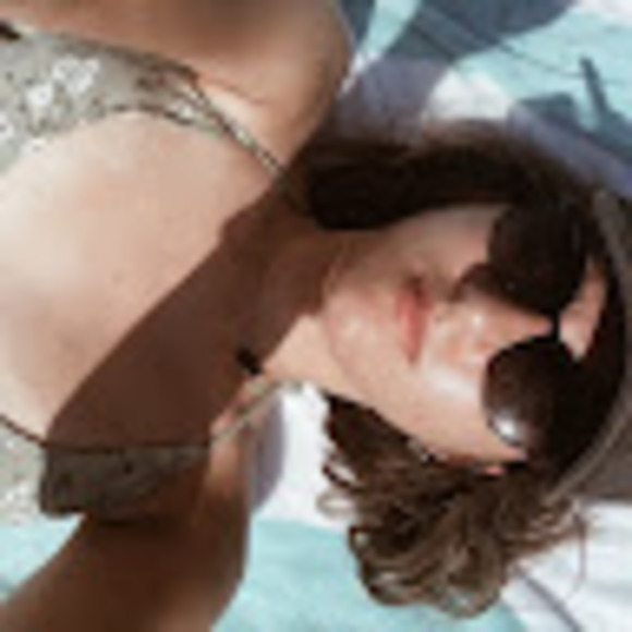 Meet your Posher, Sarina - Picture 1 of 1